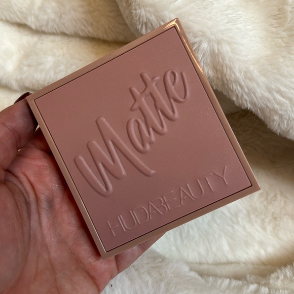 HUDA BEAUTY Other - Huda Beauty Cool Matte Obsessions Palette